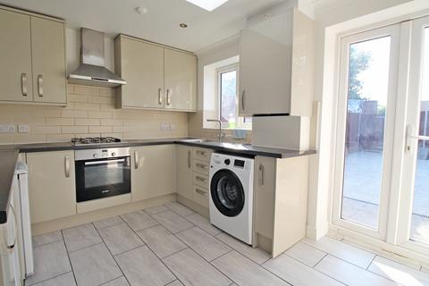 3 bedroom terraced house to rent, Sutton Lane, Hounslow, TW3