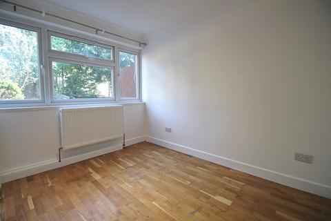 3 bedroom terraced house to rent, Sutton Lane, Hounslow, TW3