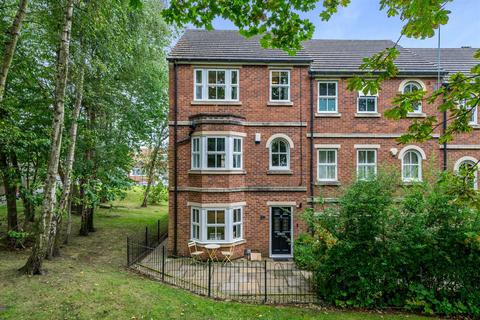 4 bedroom end of terrace house for sale, Lawson Court, Farsley, Pudsey, West Yorkshire, LS28