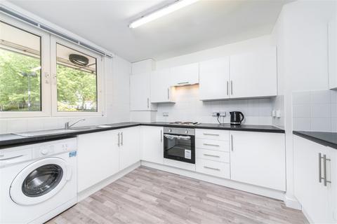 3 bedroom maisonette to rent, Fern Street, London