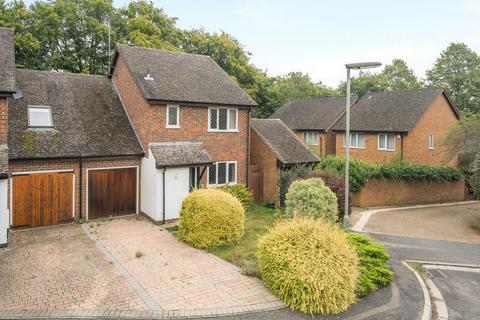 4 bedroom semi-detached house for sale, Robin Hill, Surrey GU7