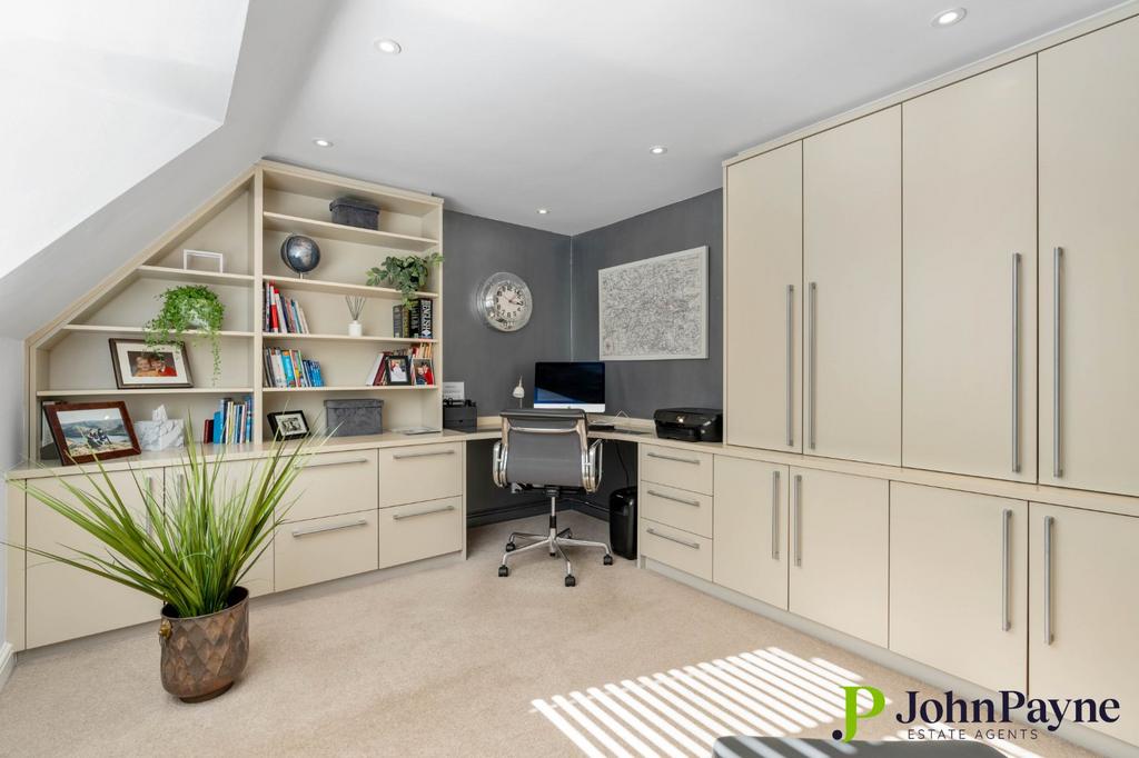 Double Bedroom/Study