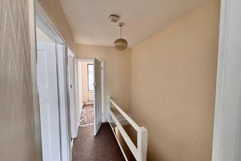 3 bedroom terraced house to rent, Barking Road, E6 2SA