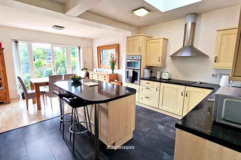 3 bedroom semi-detached house for sale, Brookside South, East Barnet/Southgate Borders EN4