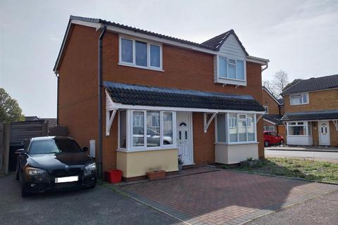 2 bedroom house to rent, Lydgate Close, Manningtree CO11