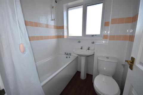 2 bedroom house to rent, Lydgate Close, Manningtree CO11