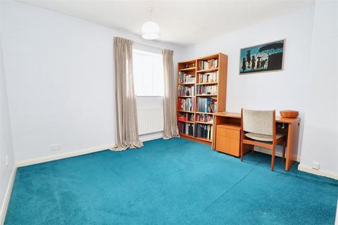 12 Nash Close, Elstree, Borehamwood, WD6 3LE