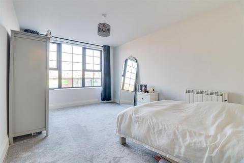 1 bedroom flat for sale, Station Road, Leigh-on-Sea SS9