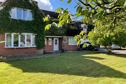 4 bedroom detached house for sale, Old Road, Leconfield, HU17 7NH