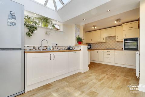 31 Yew Tree Avenue, Lichfield, WS14 9UA