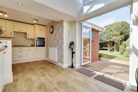 31 Yew Tree Avenue, Lichfield, WS14 9UA