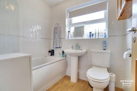 31 Yew Tree Avenue, Lichfield, WS14 9UA
