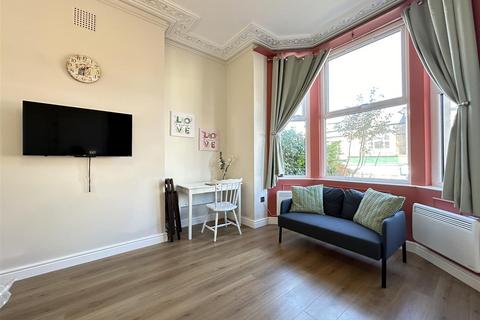 1 bedroom flat for sale, Aberdeen Walk, Scarborough