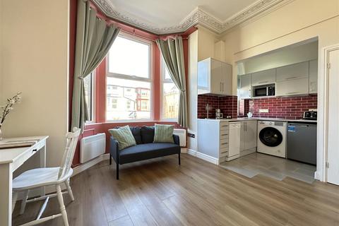 1 bedroom flat for sale, Aberdeen Walk, Scarborough