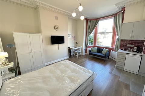 1 bedroom flat for sale, Aberdeen Walk, Scarborough