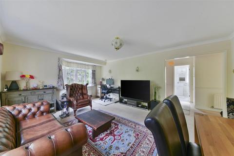 2 bedroom flat for sale, Downs Lodge Court, Church Street, Epsom