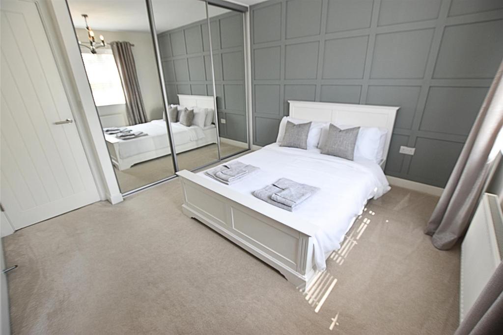 Bedroom 2 (rear)
