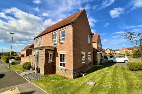 3 bedroom detached house for sale, South Garth Road, Scarborough