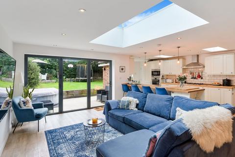 21 Central Way, Oxted, RH8 0LS