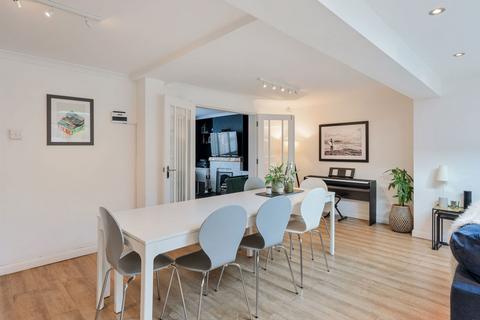 21 Central Way, Oxted, RH8 0LS