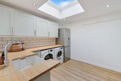 21 Central Way, Oxted, RH8 0LS