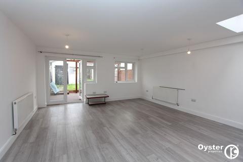 4 bedroom terraced house to rent, Sandhurst Road, London, NW9