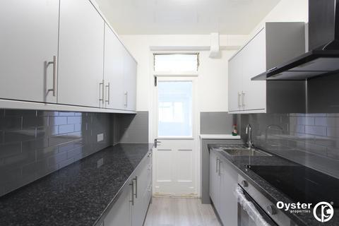 4 bedroom terraced house to rent, Sandhurst Road, London, NW9