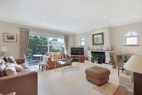 11 Langfords, Buckhurst Hill, IG9 5LS