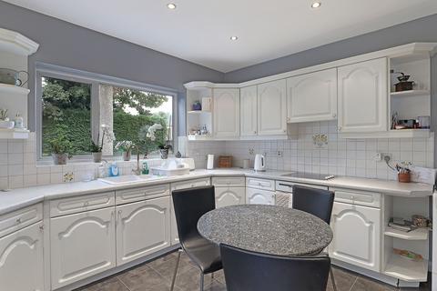 11 Langfords, Buckhurst Hill, IG9 5LS