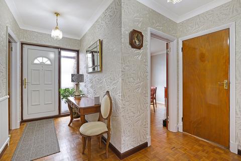 11 Langfords, Buckhurst Hill, IG9 5LS