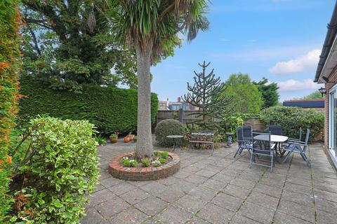 11 Langfords, Buckhurst Hill, IG9 5LS