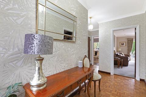 11 Langfords, Buckhurst Hill, IG9 5LS