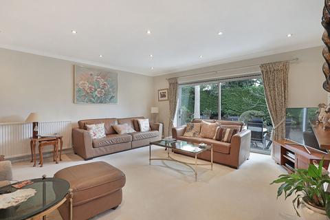 11 Langfords, Buckhurst Hill, IG9 5LS