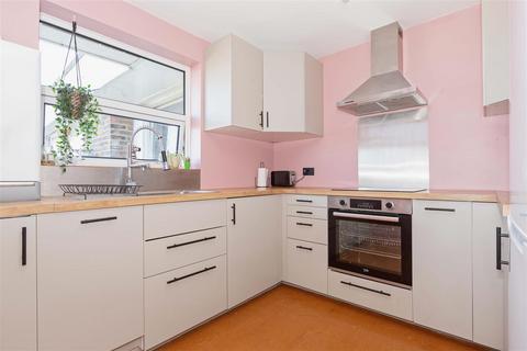 2 bedroom flat for sale, Latimer Road, Worthing