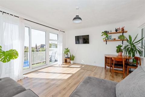 2 bedroom flat for sale, Latimer Road, Worthing