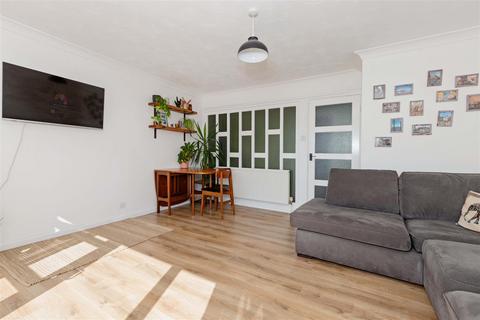 2 bedroom flat for sale, Latimer Road, Worthing