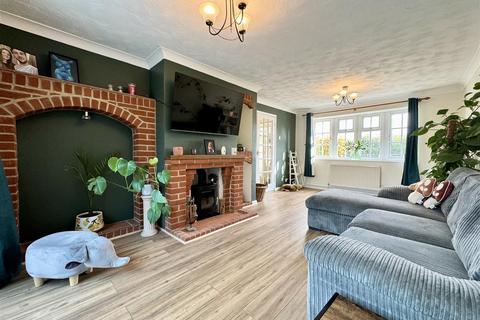 3 bedroom terraced house for sale, Watering Close, Ipswich IP8