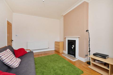 2 bedroom flat to rent, Drayton Gardens, West Ealing, London, W13