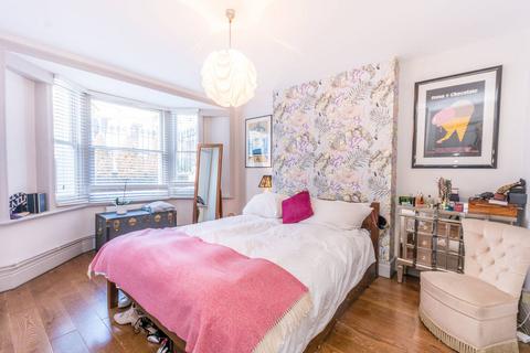 1 bedroom flat for sale, Berriman Road, Islington, London, N7