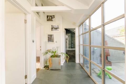 2 bedroom mews for sale, Blackstock Mews, Highbury, London, N4