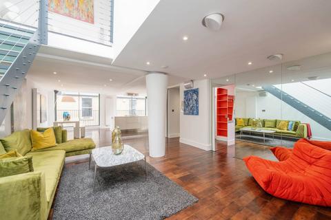 3 bedroom mews for sale, Blackstock Mews, Highbury, London, N4