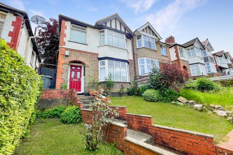 3 bedroom semi-detached house to rent, Farley Hill, Luton, Bedfordshire, LU1 5EG