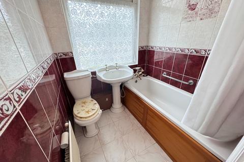 3 bedroom semi-detached house to rent, Farley Hill, Luton, Bedfordshire, LU1 5EG