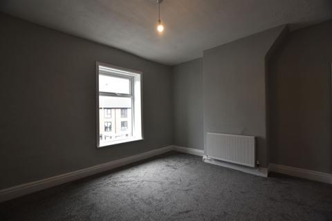 2 bedroom property to rent, Whalley Road, Clayton Le Moors, BB5