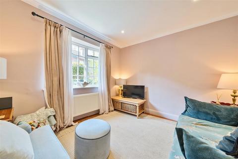 33 Cline Road, Guildford, GU1 3ND