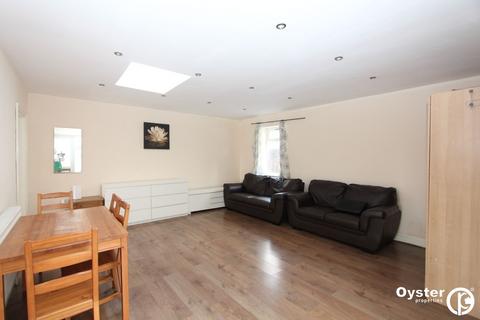 2 bedroom detached bungalow to rent, Uppingham Avenue, Stanmore, HA7