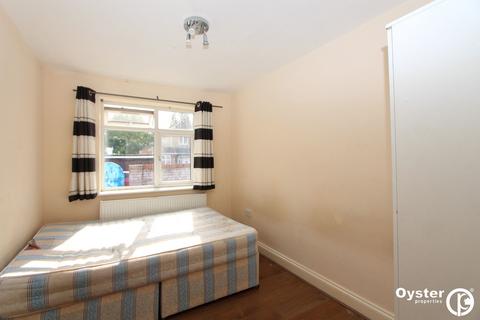 2 bedroom detached bungalow to rent, Uppingham Avenue, Stanmore, HA7