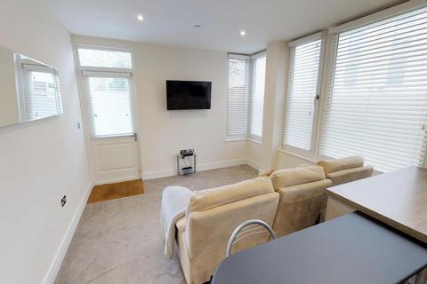 1 bedroom flat to rent, 39 Windsor Road, Slough