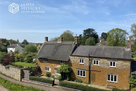 4 bedroom character property for sale, Main Street, Preston, Rutland