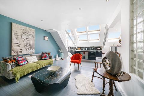 2 bedroom penthouse for sale, Chartwell Court, Brook Road, Dollis Hill, NW2